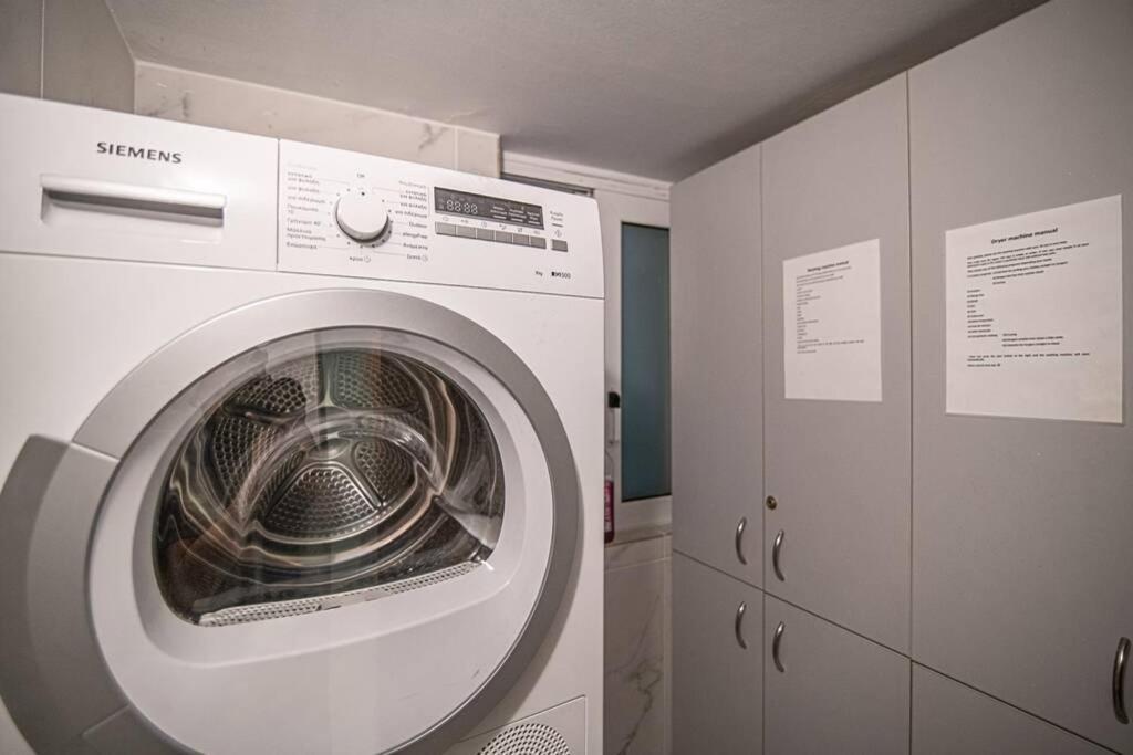 Α26 Pristine & Modern Flat Near Monastiraki Square In Athens Apartment ภายนอก รูปภาพ